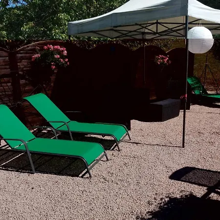 לינה וארוחת בוקר Domaine Serrot 3*